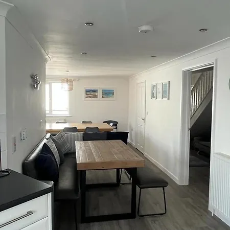 Bescot House Bramble Hill 4 Bed Det House